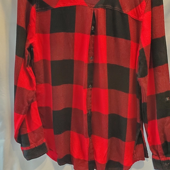 Red/black buffalo plaid button up tunic with cute back button up detail, L - Picture 3 of 4